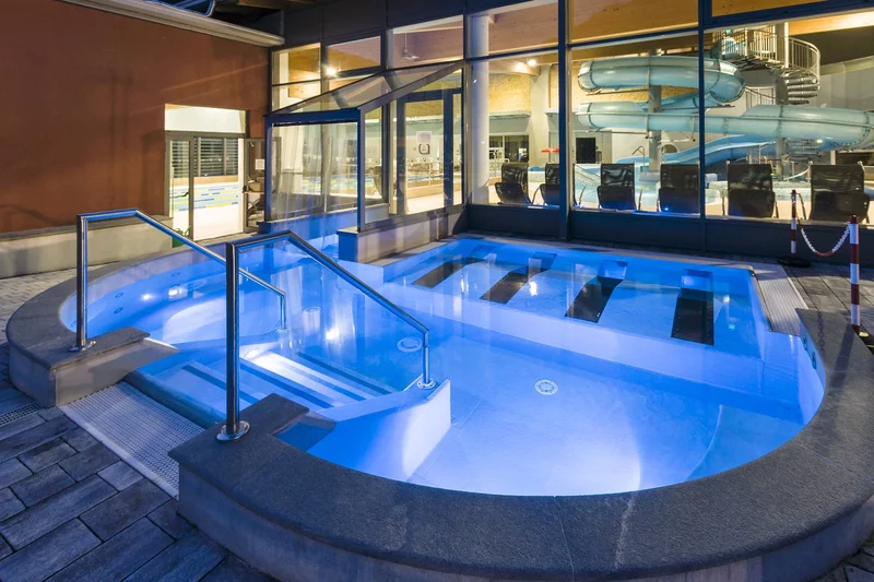 Piscina Condino Idromassaggio Cromatico Esterno