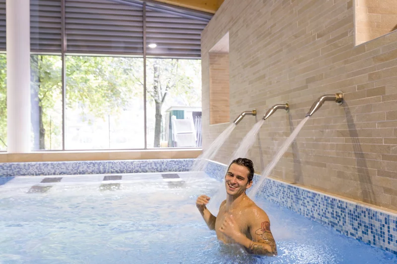 Piscina Condino Vasca Getti E Idromassaggio