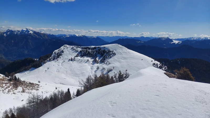 Dos Di Laven E Cima Rive Con Le Ciaspole