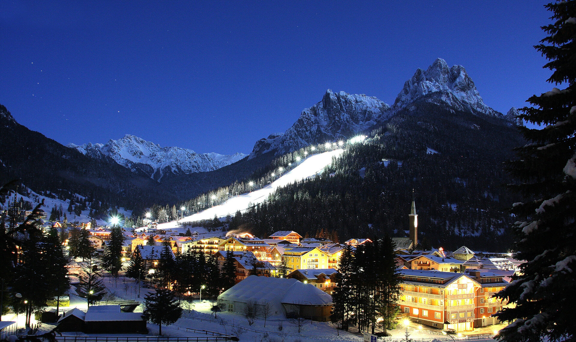 Visuale notturna della pista Aloch a Pozza di Fassa | © Robert Bernard - Archivio Immagini ApT Val di Fassa