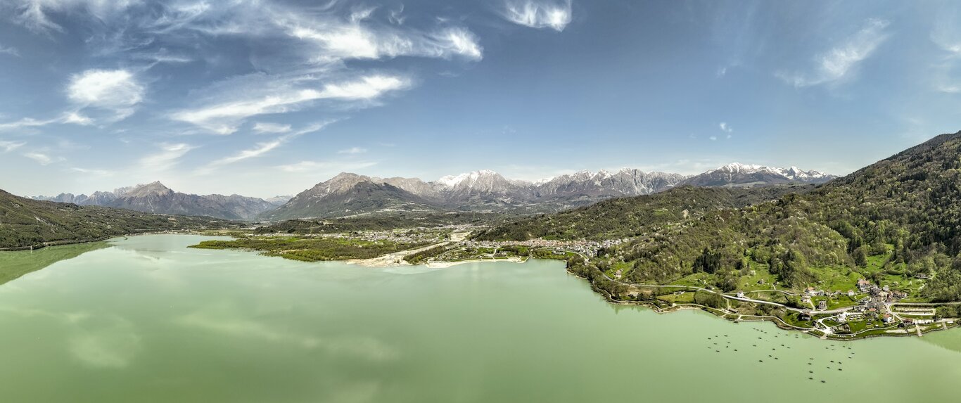 Walk to Lake Santa Croce | © @riccardo-selvatico
